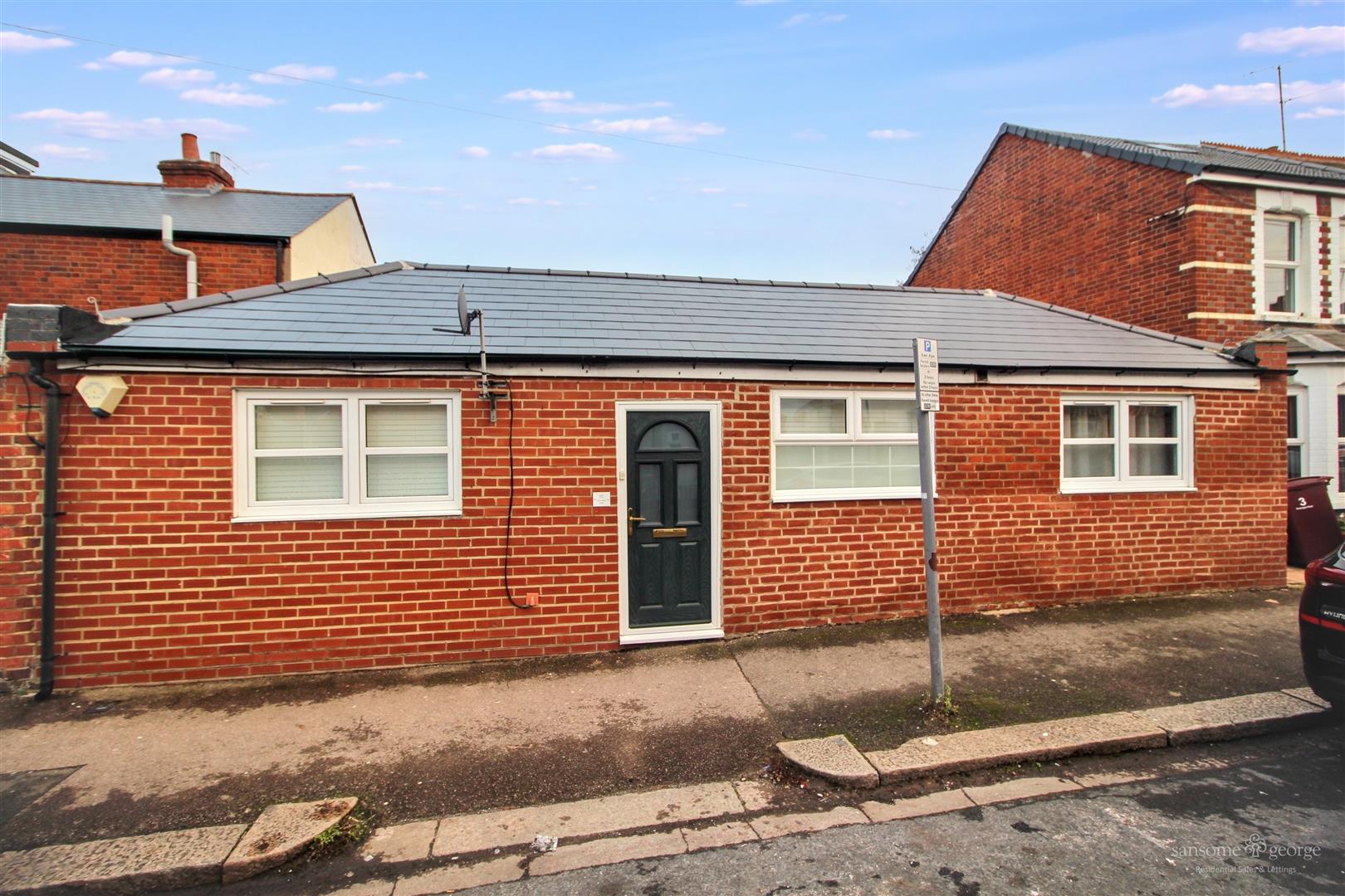 2 bed property in Kensington Road, Reading